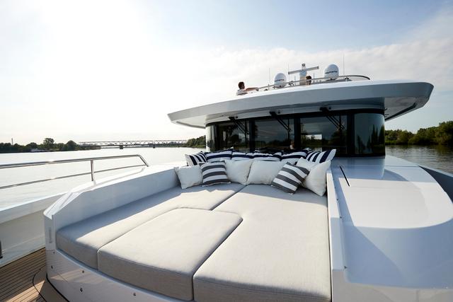 van den hoven yachts