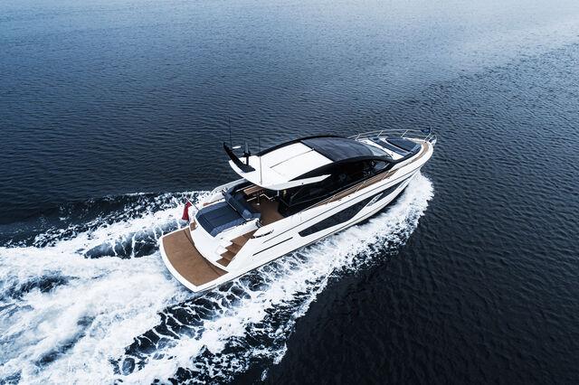 sunseeker yacht at sea