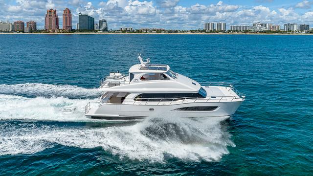 horizon yachts c60 catamaran at sea