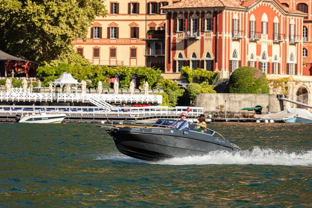 magonis electric boat at sea