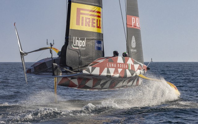 siemens luna rossa prada pirelli america's cup racing