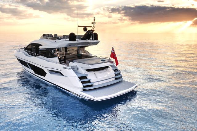 sunseeker sport yacht at sea