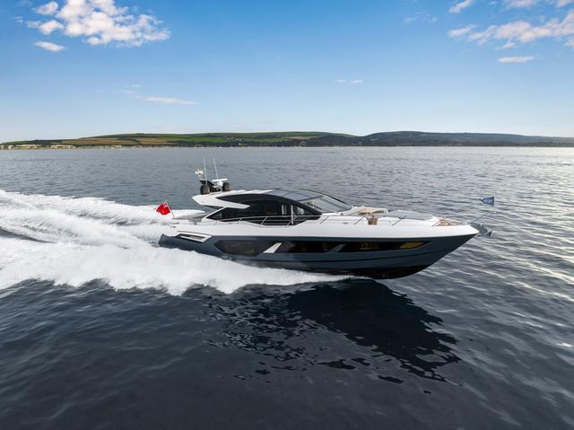 sunseeker predator yacht at sea