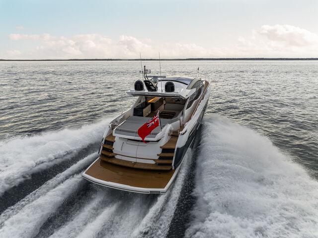 sunseeker predator yacht at sea